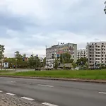 Good Day Apartments- Private Parking New Town *