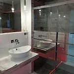 Good Day Apartments- Private Parking New Town Apartment *