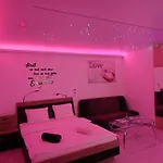 Good Day Apartments- Private Parking New Town Apartmán