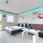 Apartment Good Day Apartments- Private Parking New Town