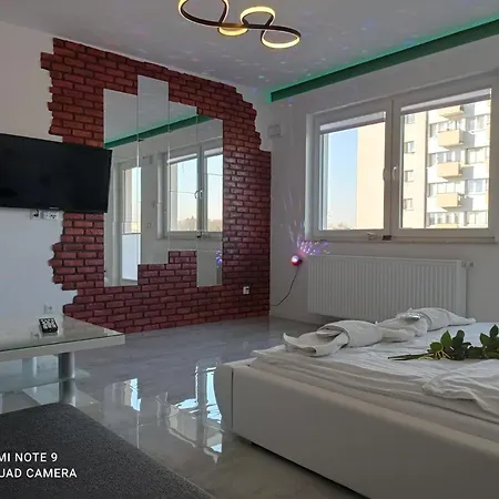 Good Day Apartments- Private Parking New Town Apartment *