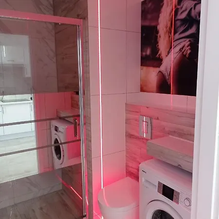 Good Day Apartments- Private Parking New Town Apartment
