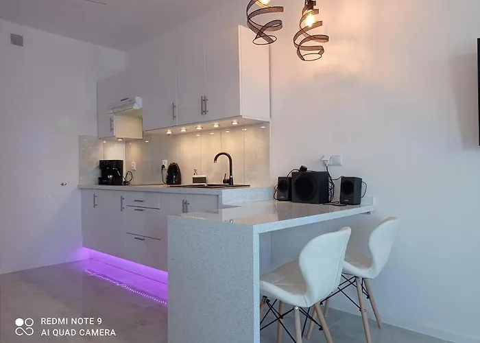 Good Day Apartments- Private Parking New Town Apartament *